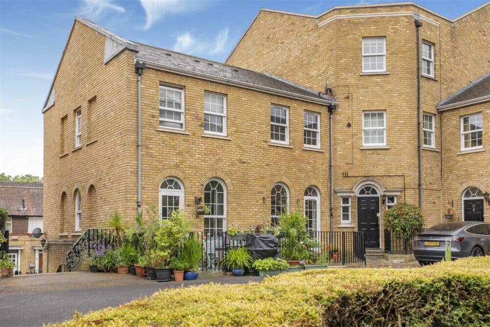 Winter Moving Checklist: Stress Free Relocation in London