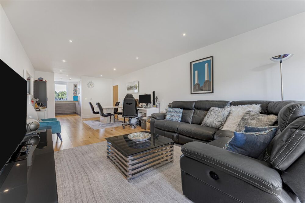 Property Spotlight: Harbourside Court, Surrey Quays, SE8